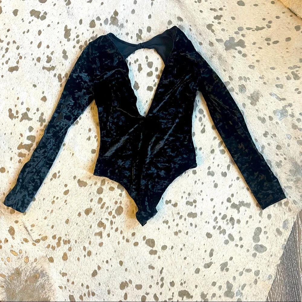 Victoria’s Secret long sleeve velvet super plunge body suit - Picture 2 of 6